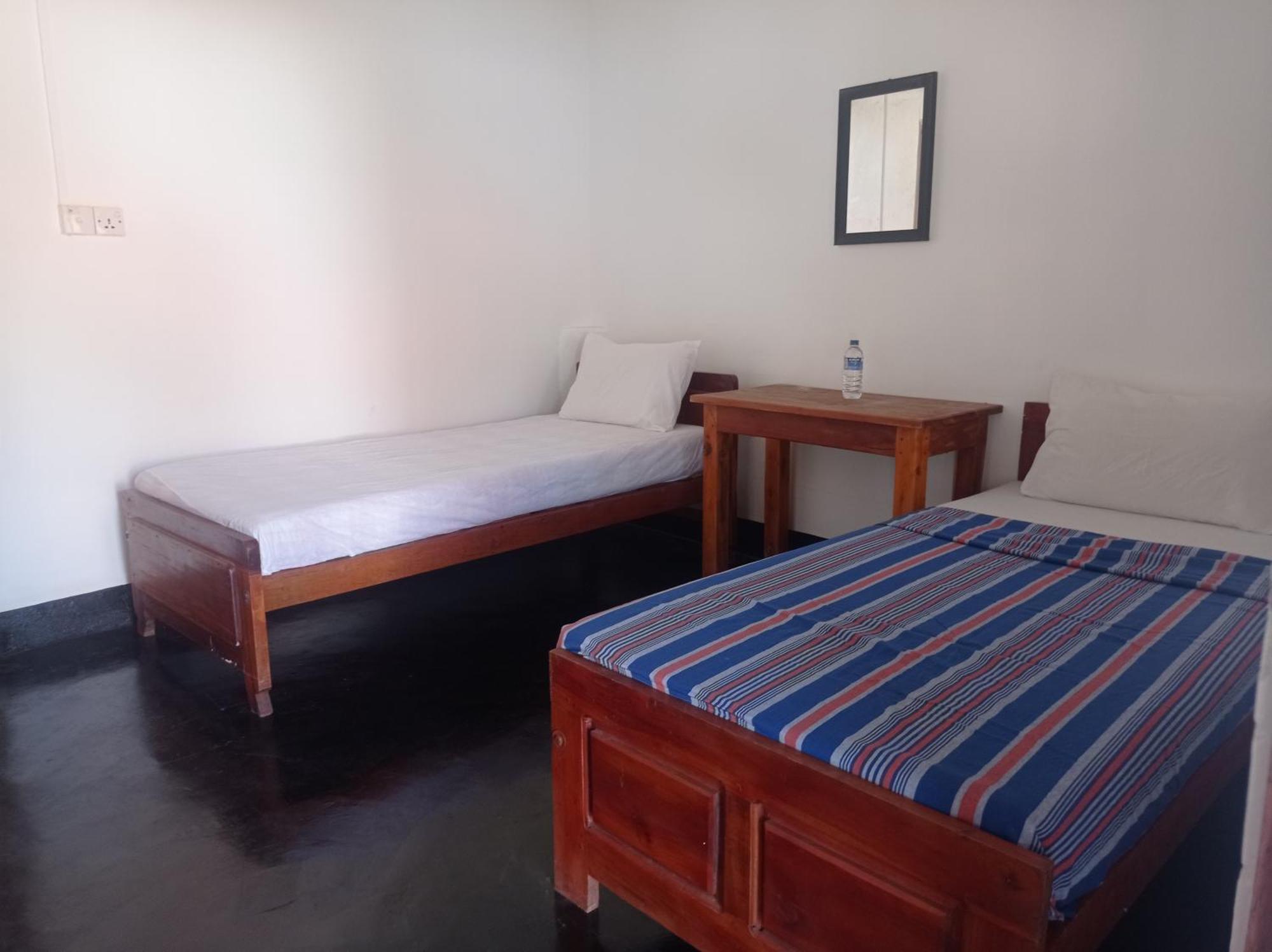 Silver Beach Hotel トリンコマリー エクステリア 写真