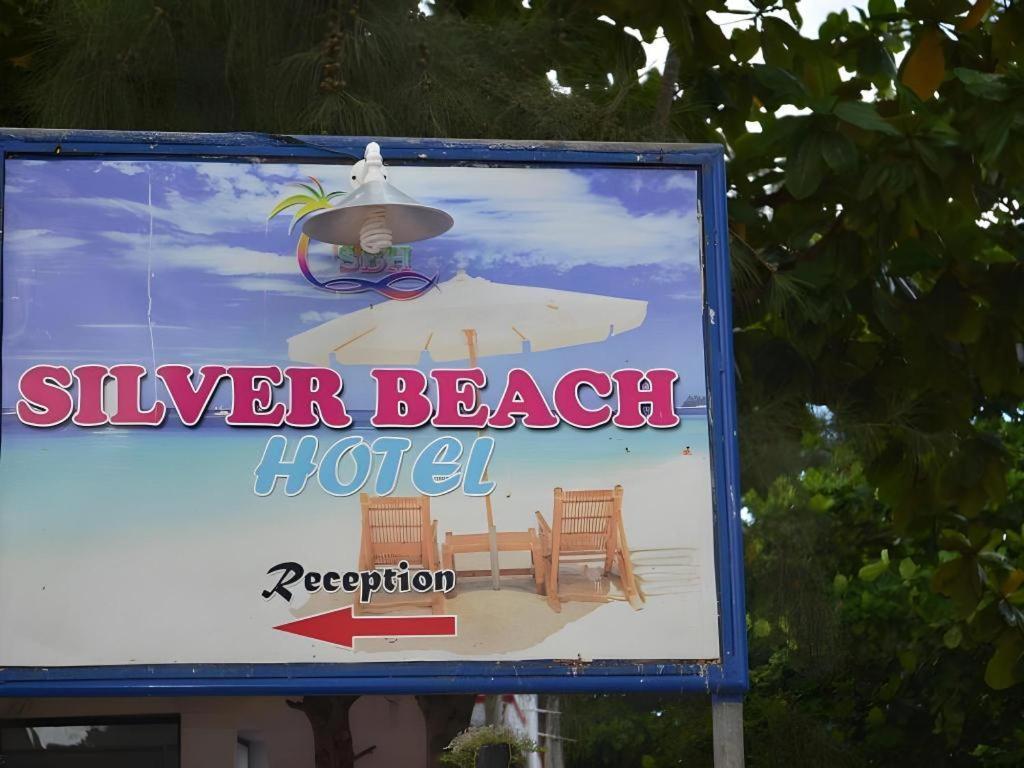 Silver Beach Hotel トリンコマリー エクステリア 写真