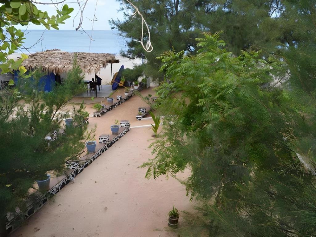 Silver Beach Hotel トリンコマリー エクステリア 写真