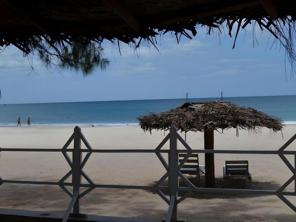 Silver Beach Hotel トリンコマリー エクステリア 写真