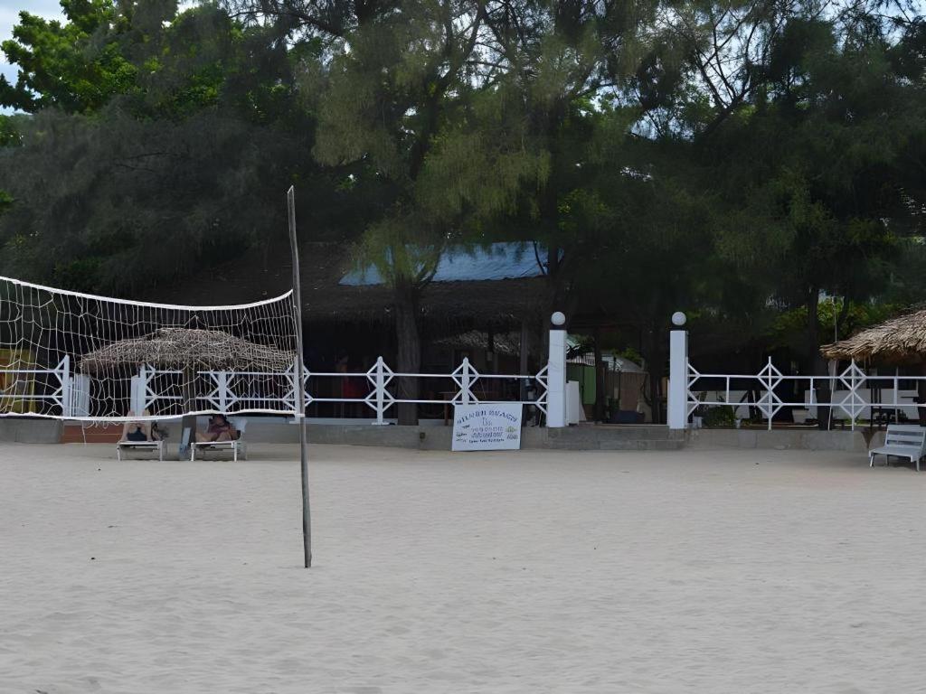 Silver Beach Hotel トリンコマリー エクステリア 写真
