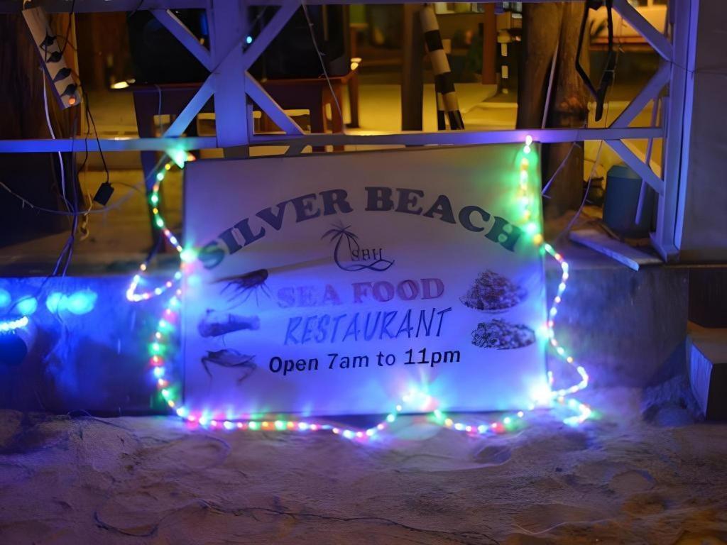 Silver Beach Hotel トリンコマリー エクステリア 写真