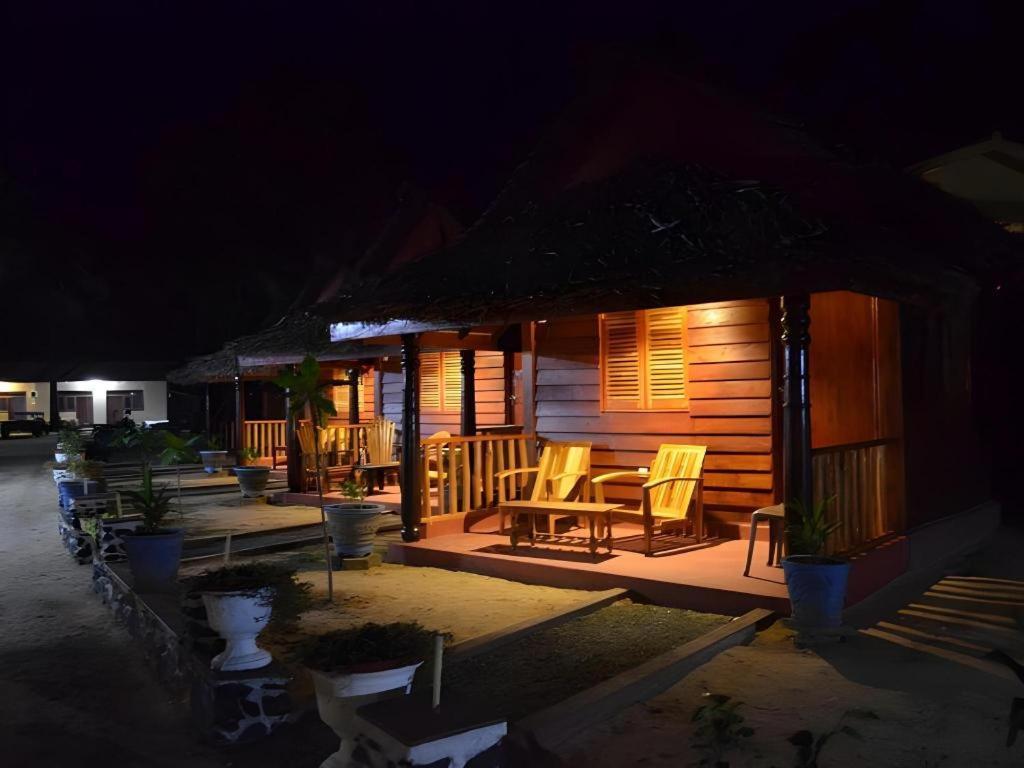 Silver Beach Hotel トリンコマリー エクステリア 写真