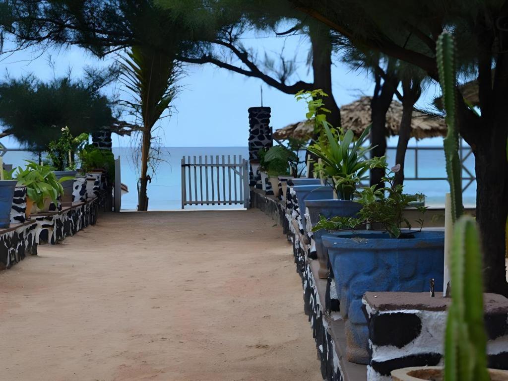 Silver Beach Hotel トリンコマリー エクステリア 写真