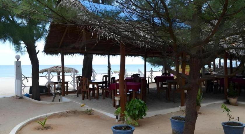 Silver Beach Hotel トリンコマリー エクステリア 写真