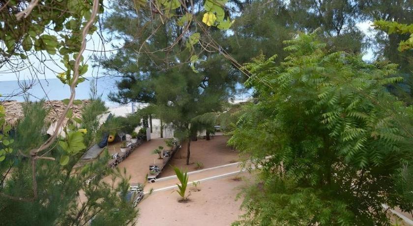 Silver Beach Hotel トリンコマリー エクステリア 写真
