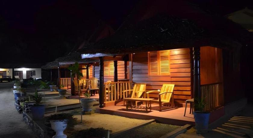 Silver Beach Hotel トリンコマリー エクステリア 写真