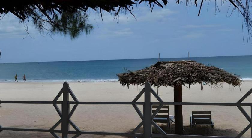Silver Beach Hotel トリンコマリー エクステリア 写真