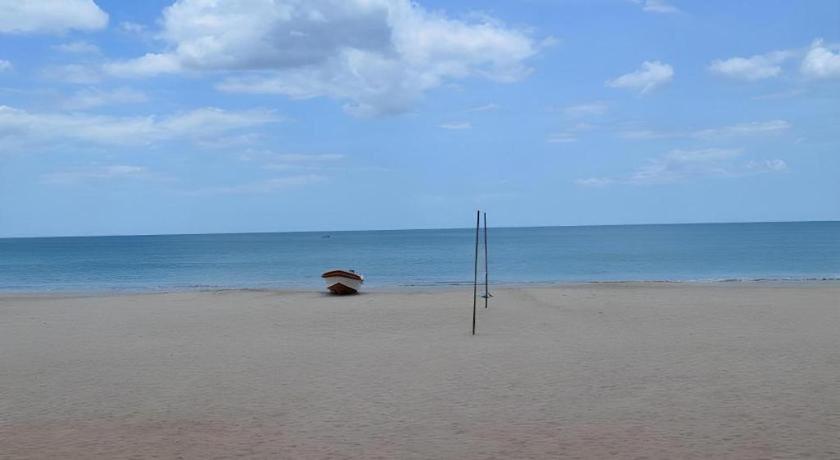 Silver Beach Hotel トリンコマリー エクステリア 写真