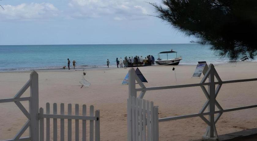 Silver Beach Hotel トリンコマリー エクステリア 写真