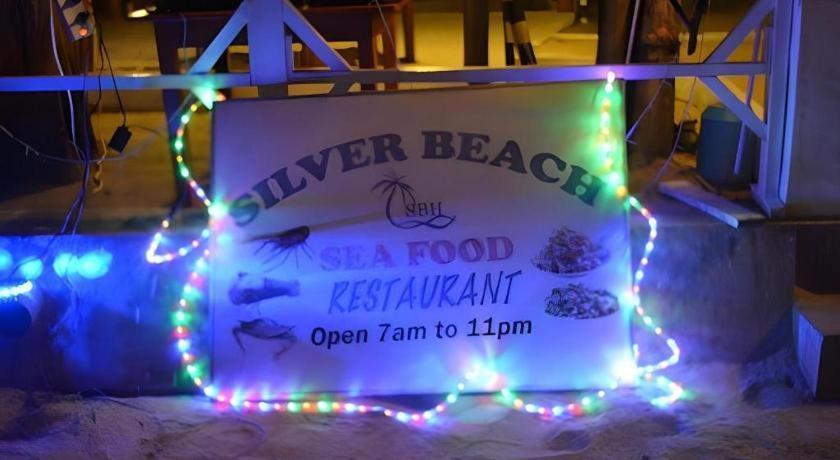 Silver Beach Hotel トリンコマリー エクステリア 写真